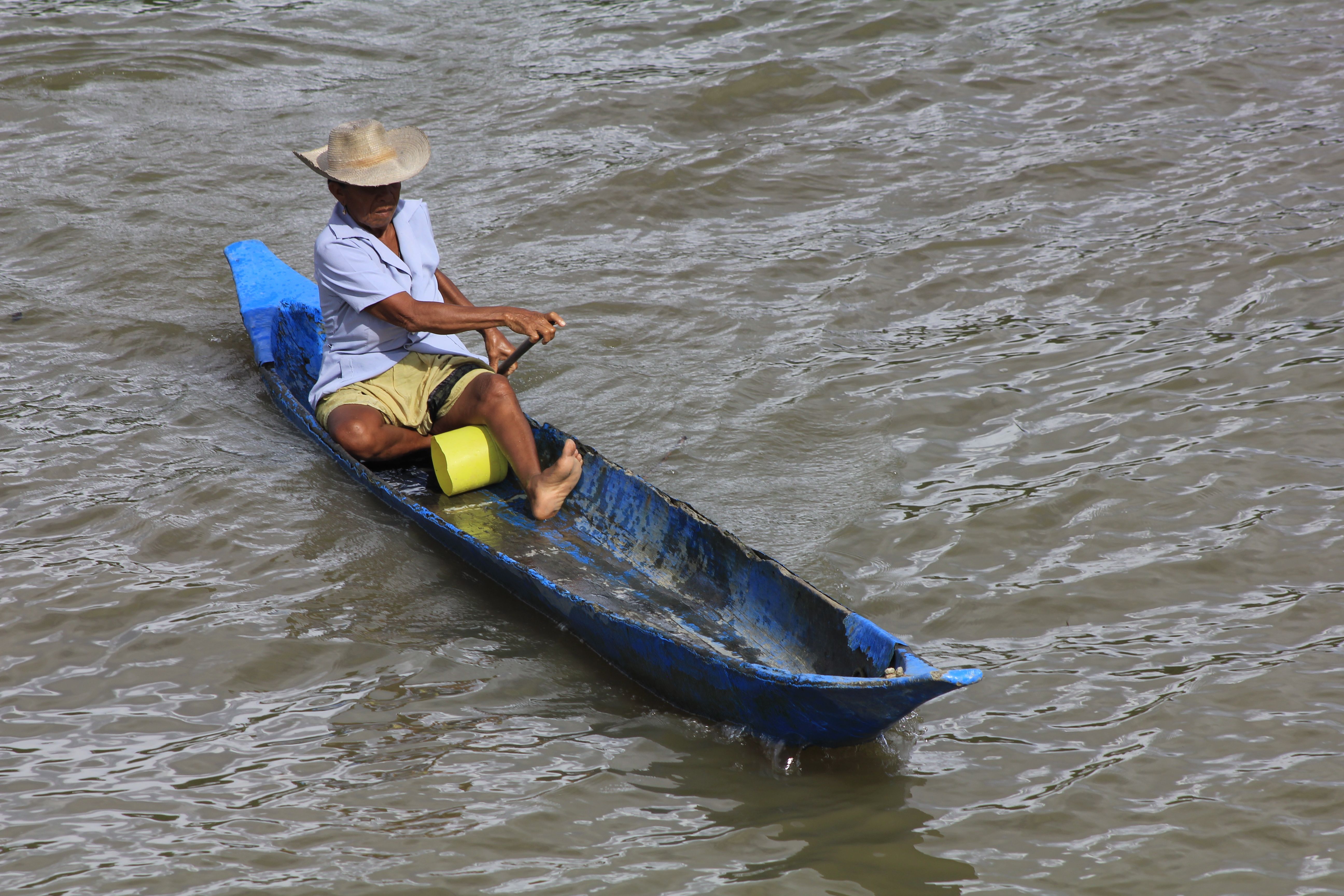 Pescador en bote